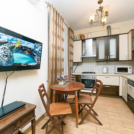Квартира В Тихом Месте Шумного Мегаполиса Kyiv Exterior foto